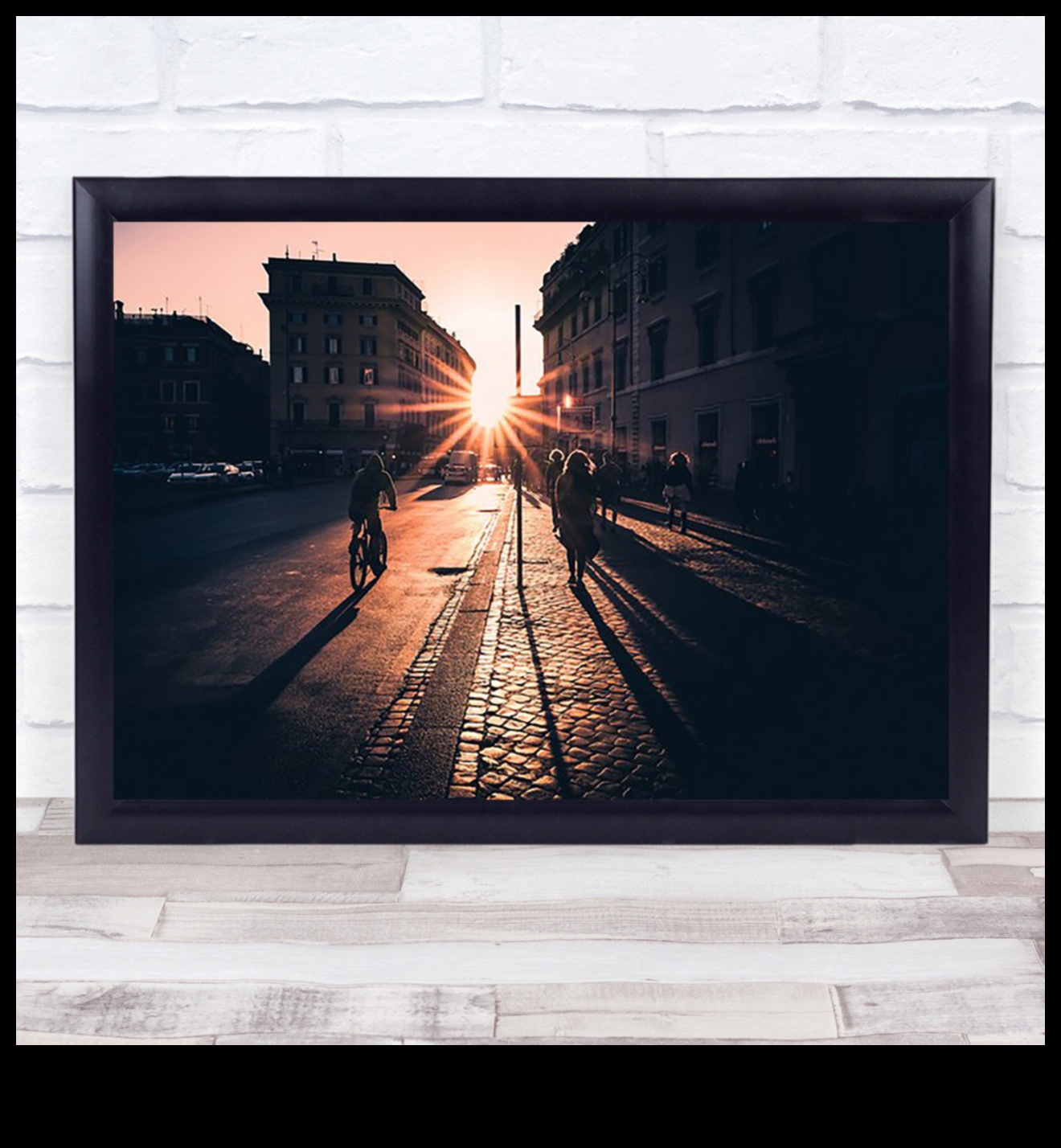 רחובות וצללים: משחק באור בציורי עיר