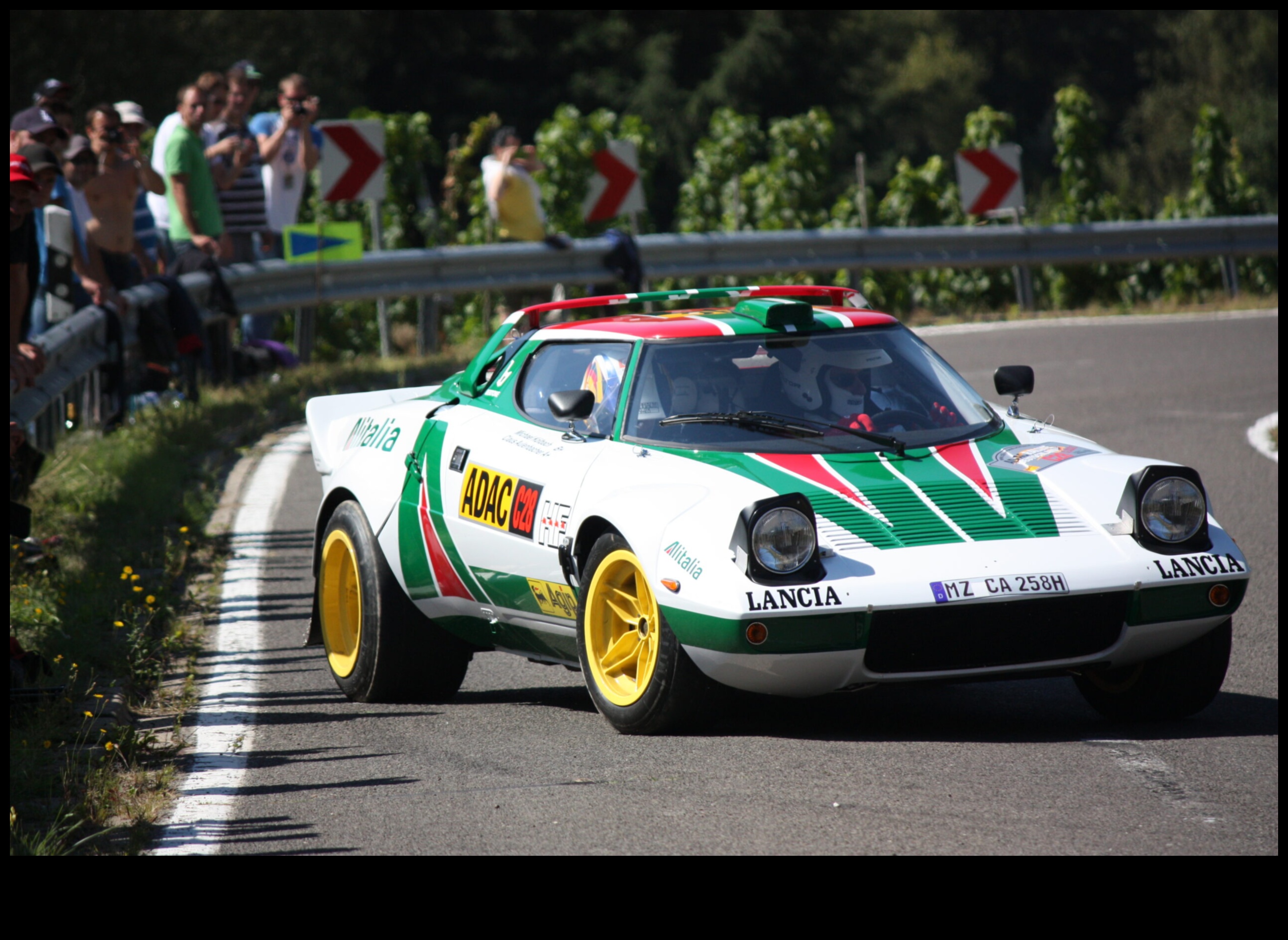 אגדות מירוץ: מכוניות ספורט אייקוניות שהגדירו מחדש את המהירות