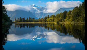 שלווה פסגה: חקור את השלווה של נופי הרים