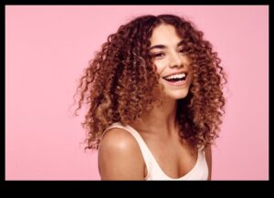 וידויים מתולתלים: שיתוף טיפים לאימוץ התלתלים הטבעיים שלך