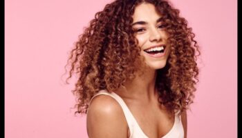 וידויים מתולתלים: שיתוף טיפים לאימוץ התלתלים הטבעיים שלך