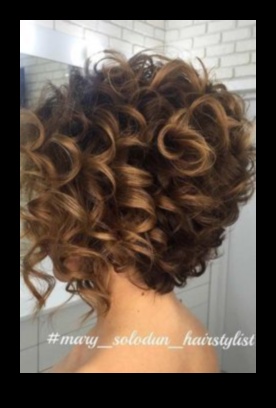 המשך ספירלות שלווה: השגת רוגע וחן עם תסרוקות מתולתלות