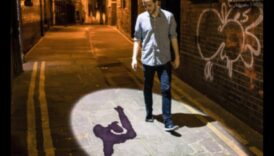 רחובות וצללים: משחק באור בציורי עיר