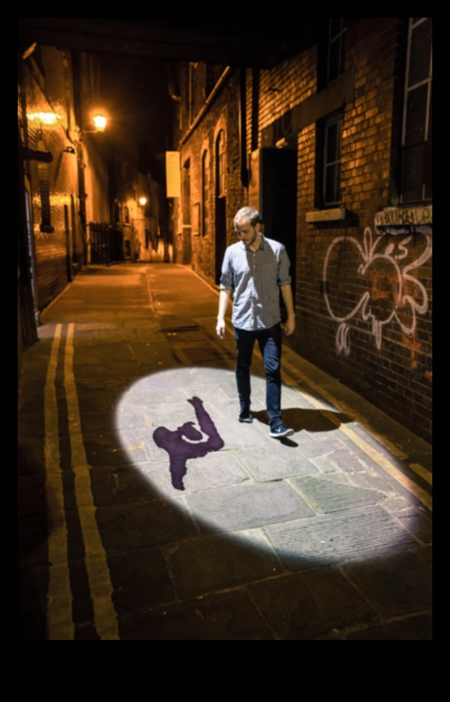 רחובות וצללים: משחק באור בציורי עיר